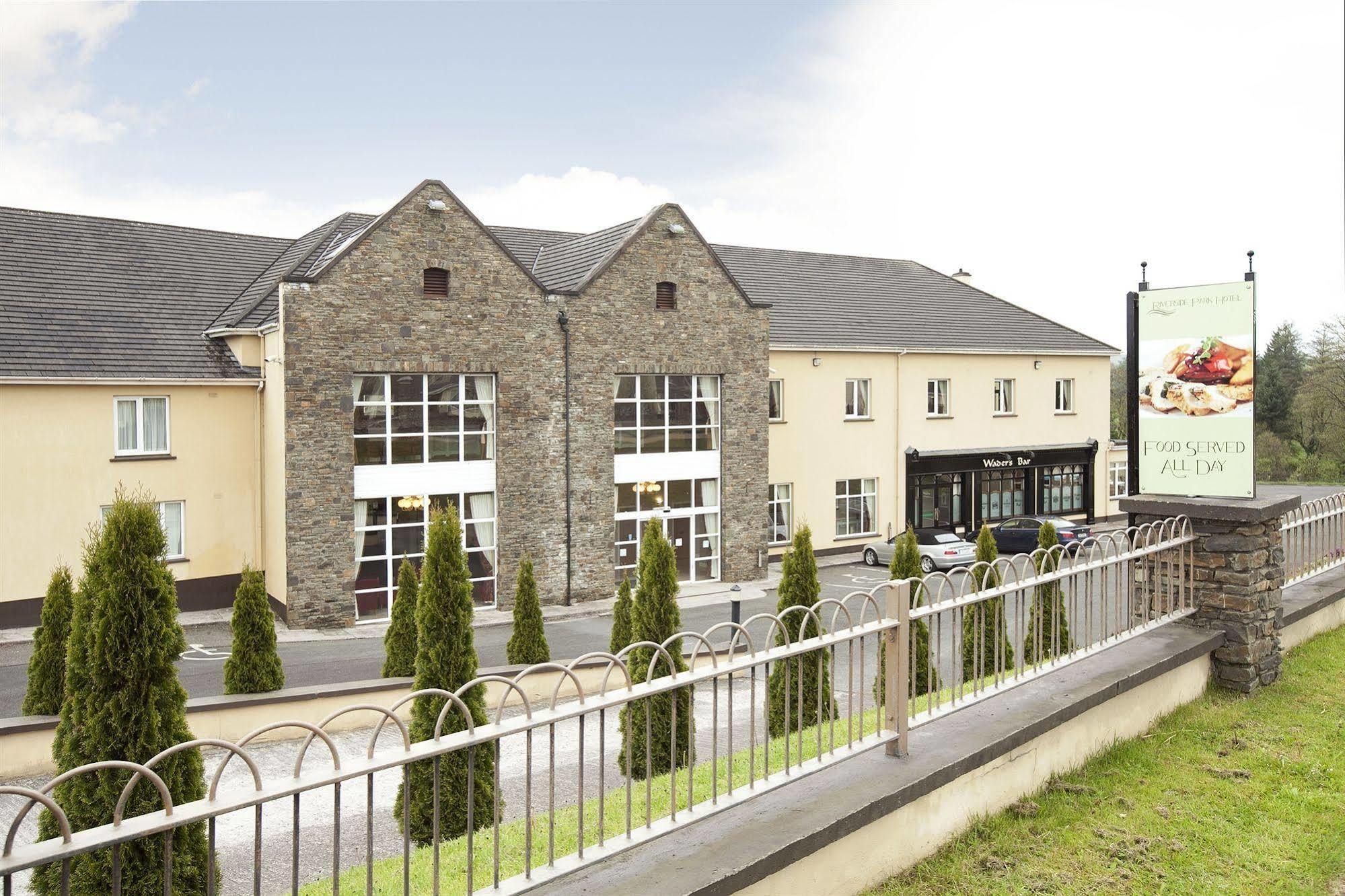 Riverside Park Hotel Macroom Kültér fotó