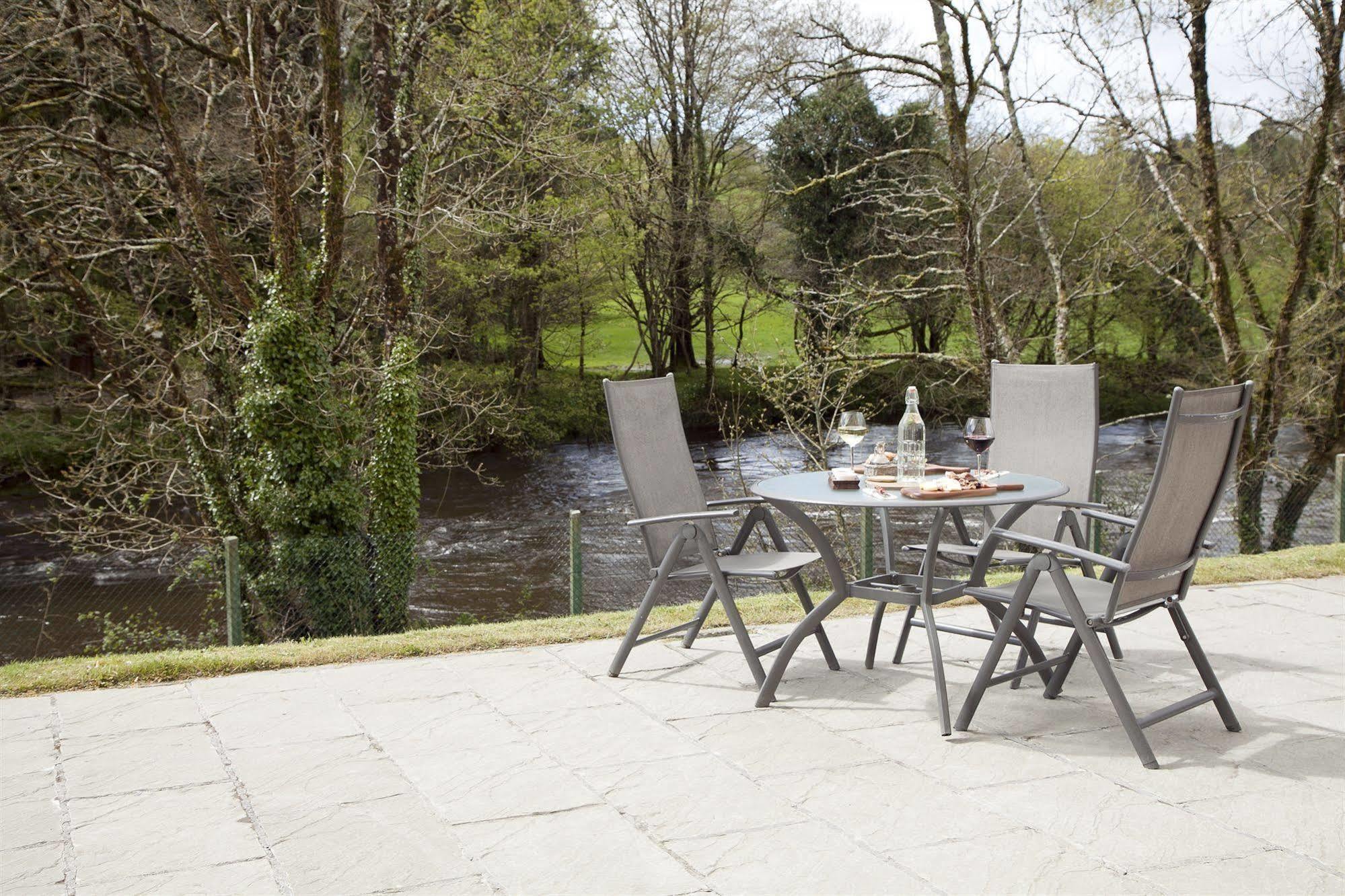 Riverside Park Hotel Macroom Kültér fotó