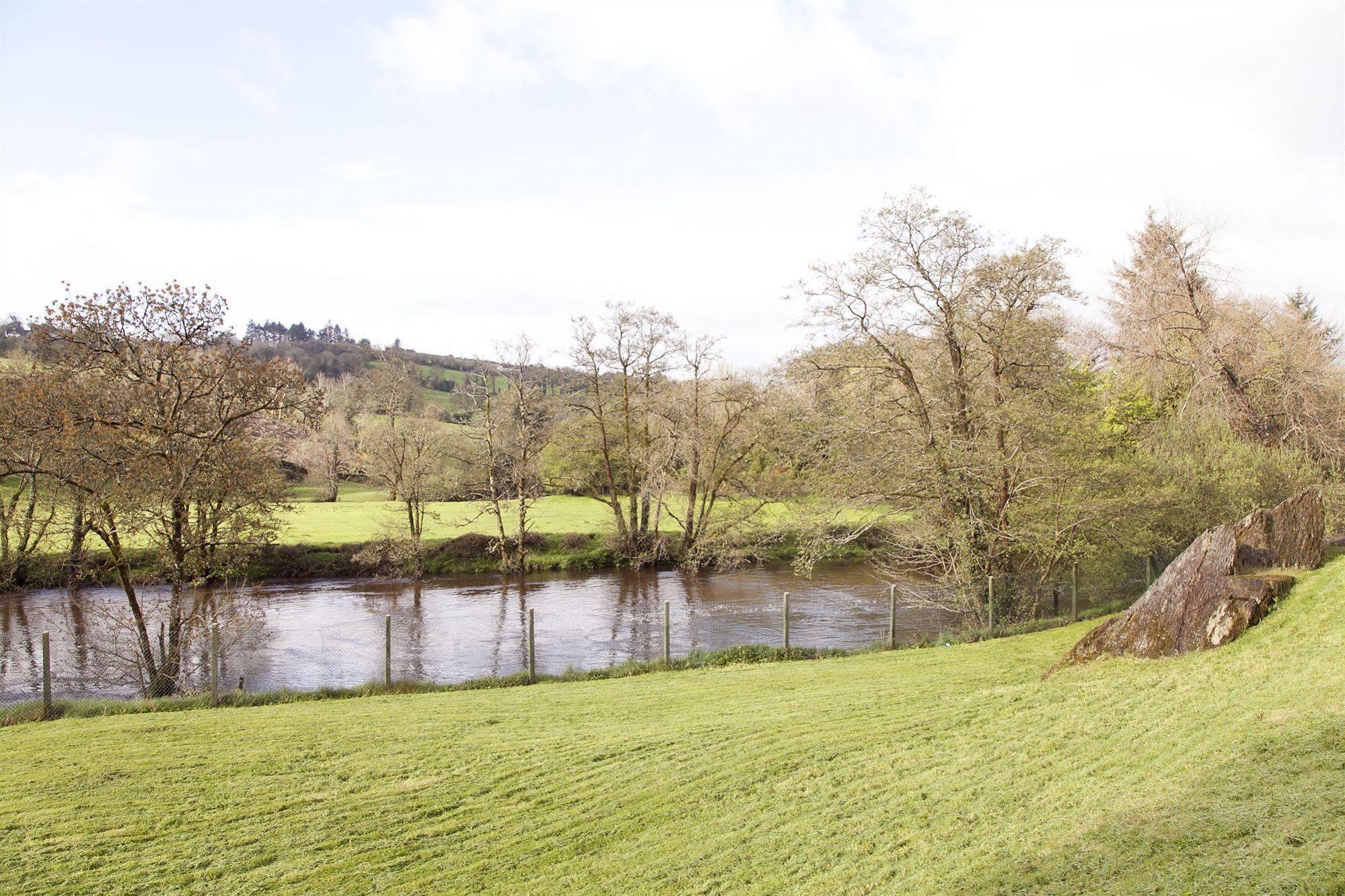 Riverside Park Hotel Macroom Kültér fotó